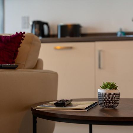 Spacious Apartment In Woking Town Centre エクステリア 写真