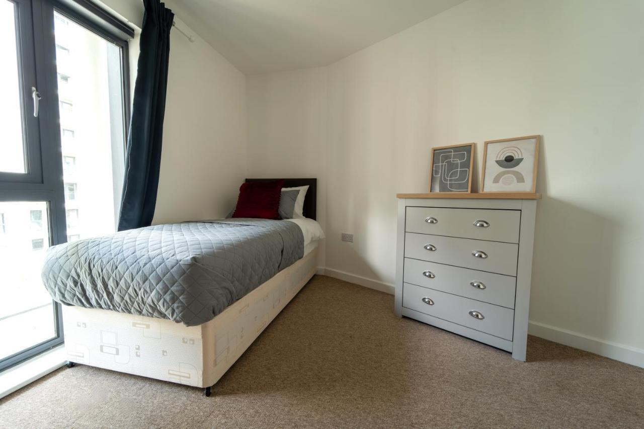 Spacious Apartment In Woking Town Centre エクステリア 写真