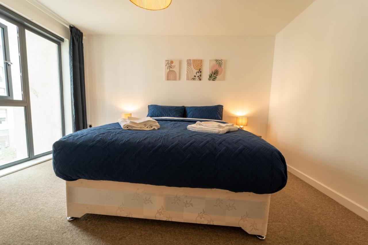 Spacious Apartment In Woking Town Centre エクステリア 写真