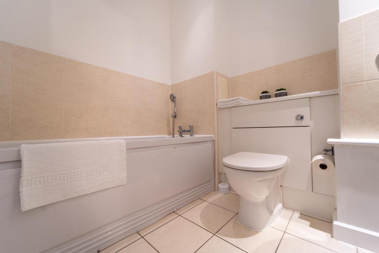 Spacious Apartment In Woking Town Centre エクステリア 写真