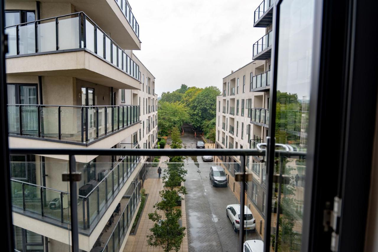 Spacious Apartment In Woking Town Centre エクステリア 写真