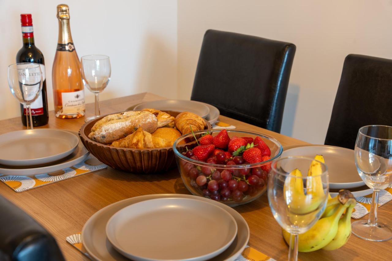 Spacious Apartment In Woking Town Centre エクステリア 写真