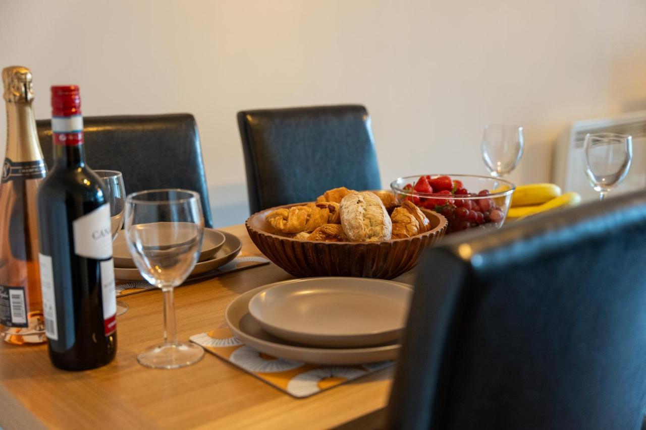 Spacious Apartment In Woking Town Centre エクステリア 写真