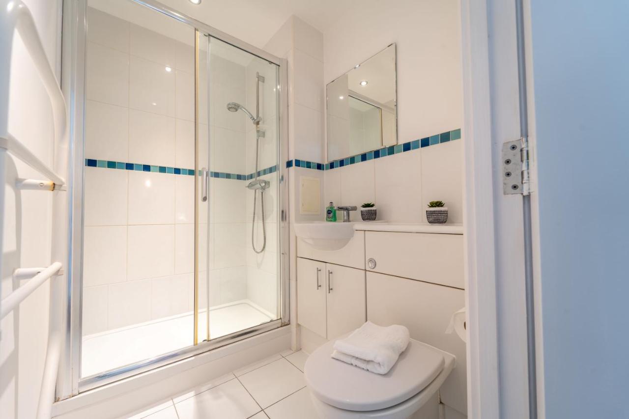 Spacious Apartment In Woking Town Centre エクステリア 写真